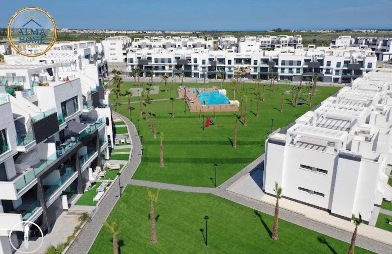 Se alquila espectacular y moderna vivienda